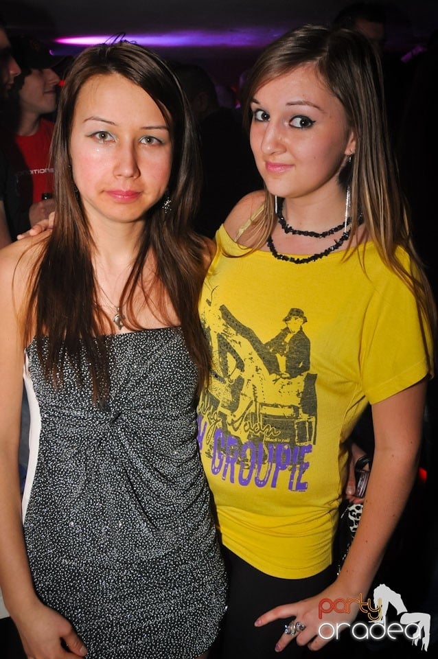 Extravaganza Night Party în Club Atti's,
