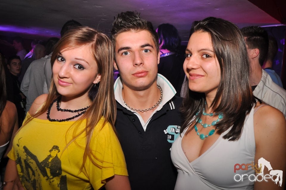 Extravaganza Night Party în Club Atti's,