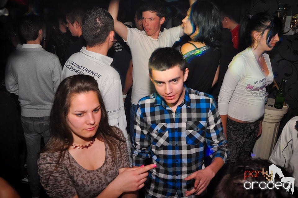 Extravaganza Night Party în Club Atti's,