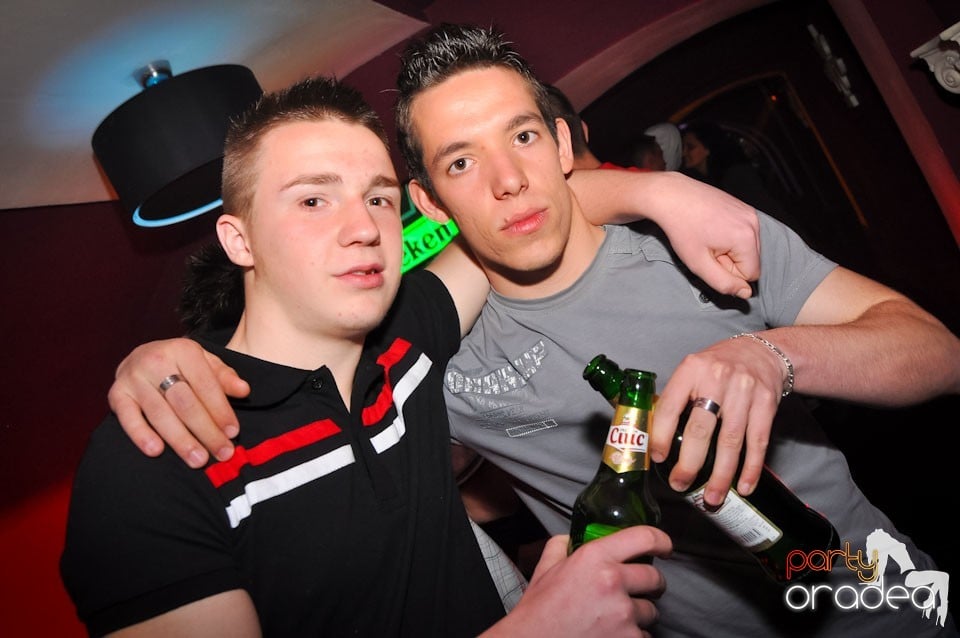 Extravaganza Night Party în Club Atti's,