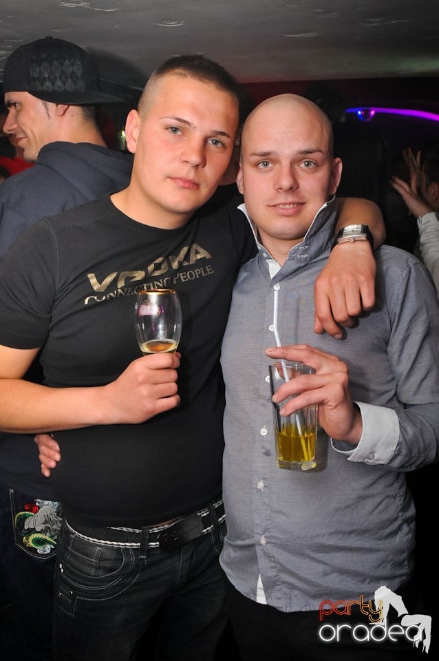 Extravaganza Night Party în Club Atti's,