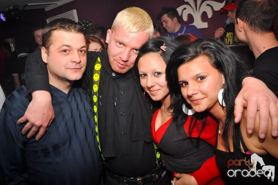 Extravaganza Night Party în Club Atti's,