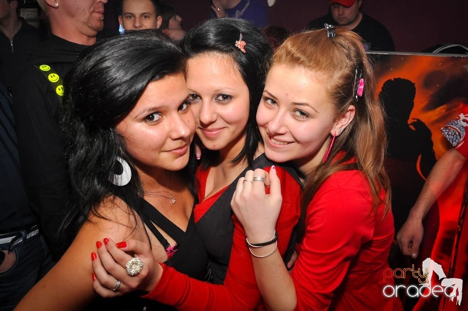 Extravaganza Night Party în Club Atti's,