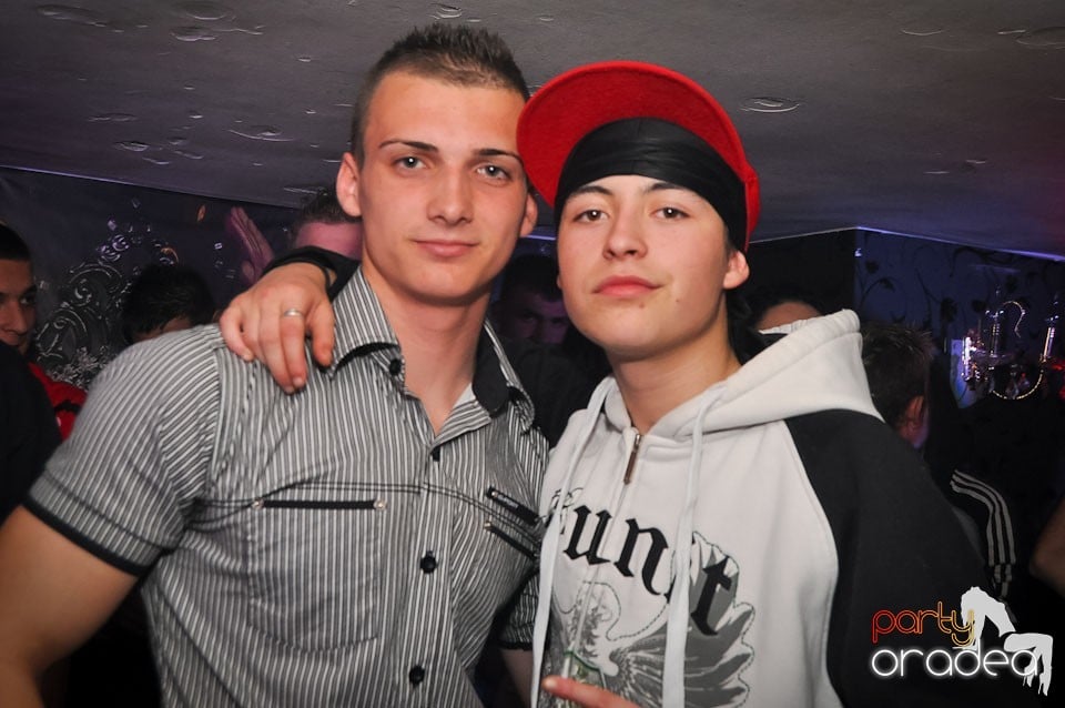 Extravaganza Night Party în Club Atti's,