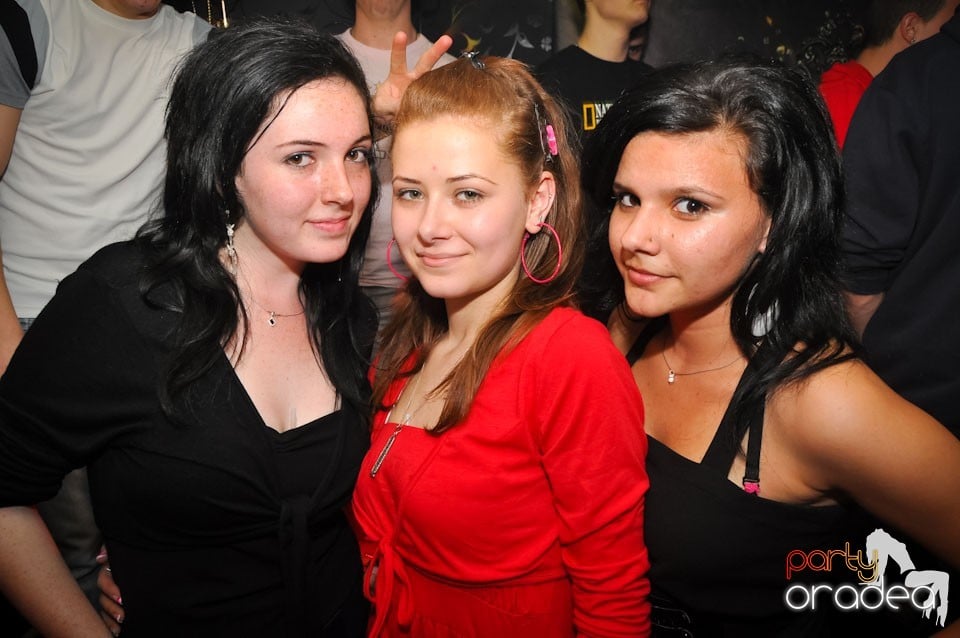 Extravaganza Night Party în Club Atti's,