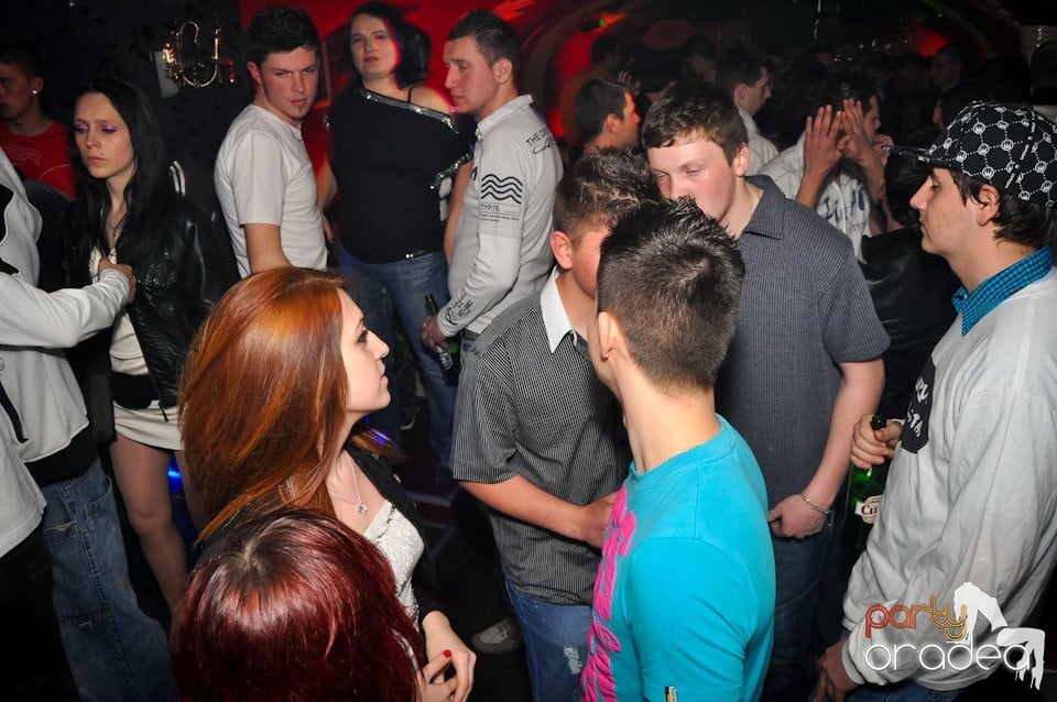 Extravaganza Night Party în Club Atti's,