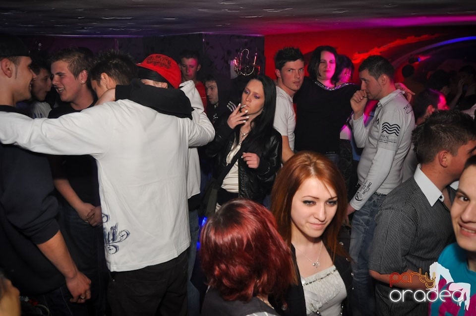 Extravaganza Night Party în Club Atti's,