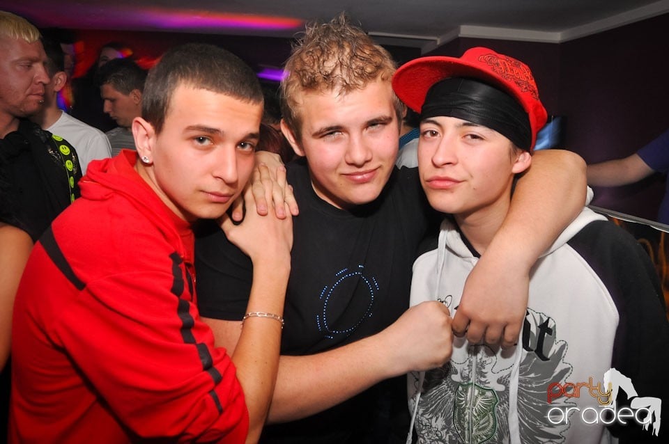 Extravaganza Night Party în Club Atti's,