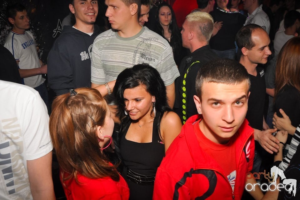 Extravaganza Night Party în Club Atti's,