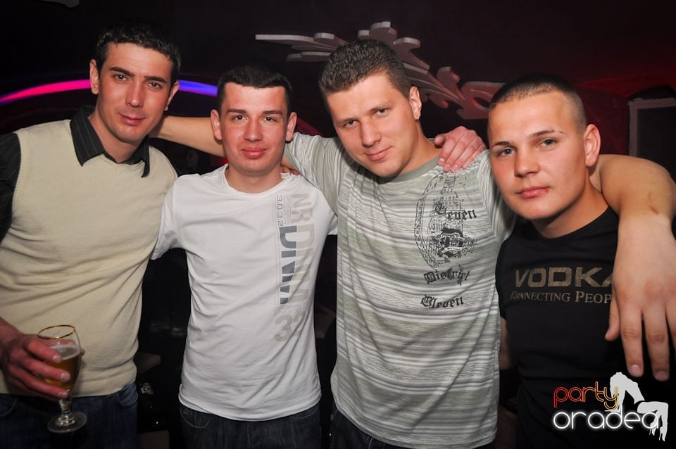Extravaganza Night Party în Club Atti's,