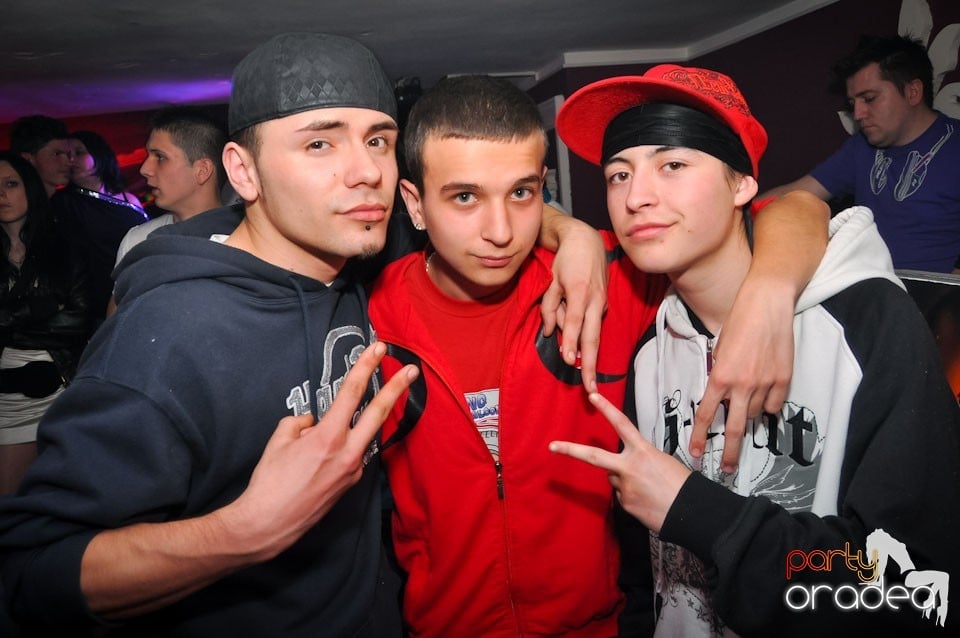 Extravaganza Night Party în Club Atti's,