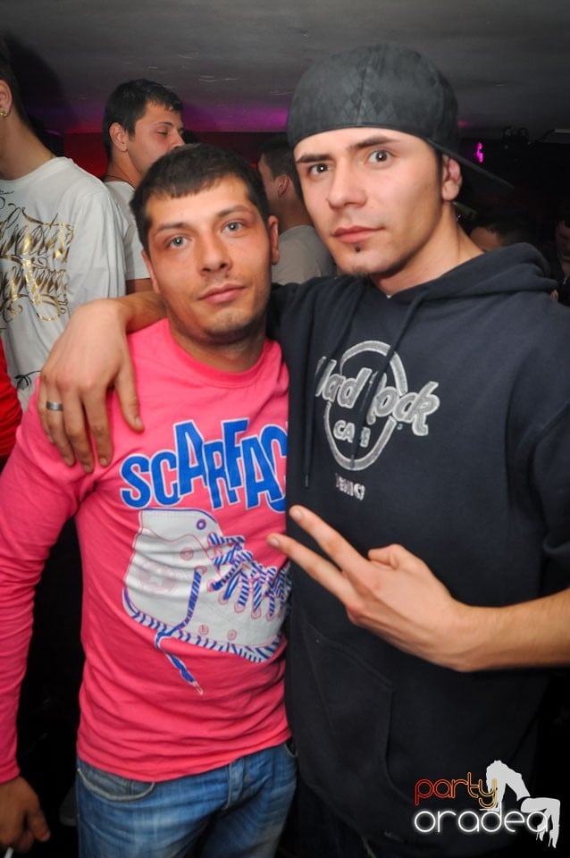 Extravaganza Night Party în Club Atti's,