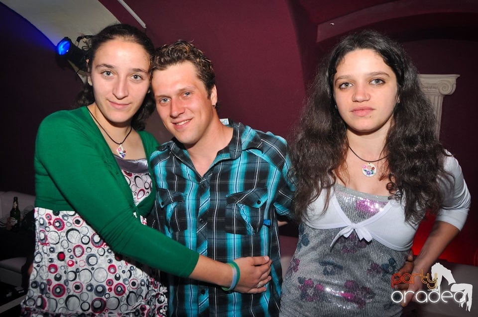 Extravaganza Night Party în Club Atti's,