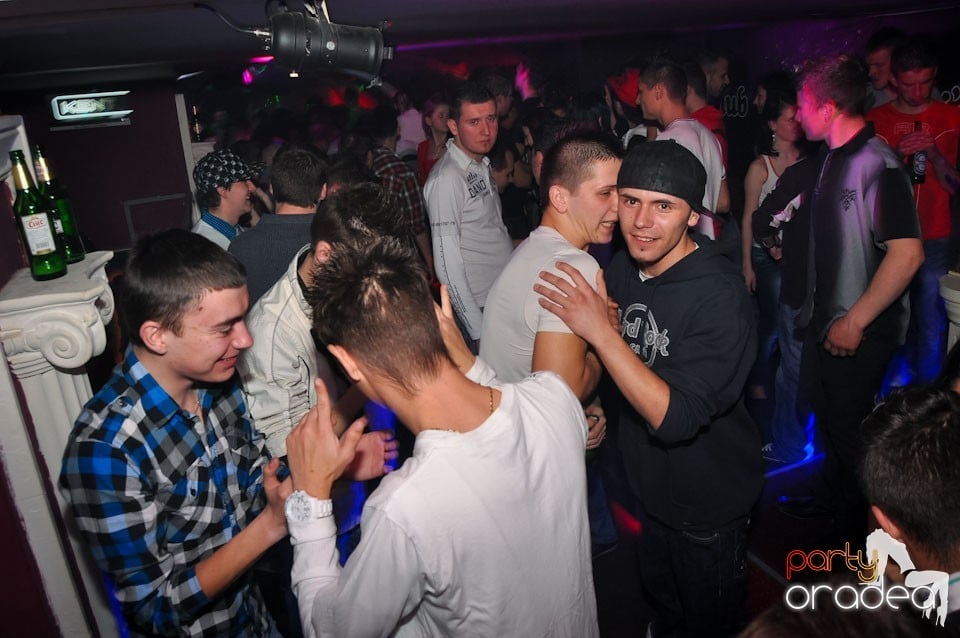 Extravaganza Night Party în Club Atti's,