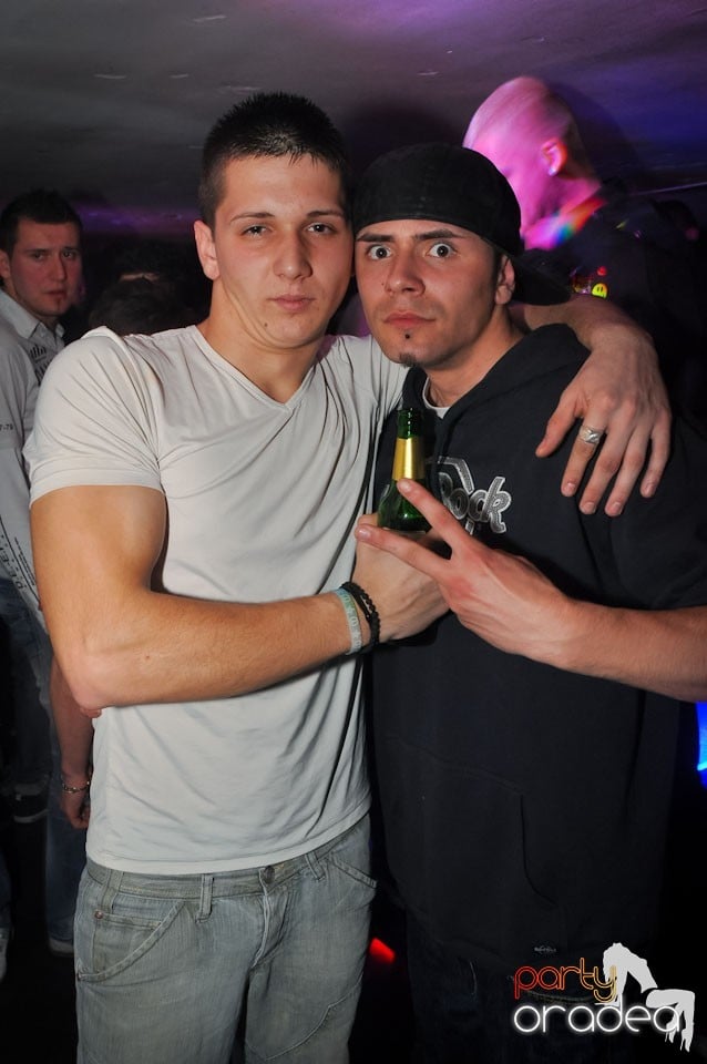 Extravaganza Night Party în Club Atti's,