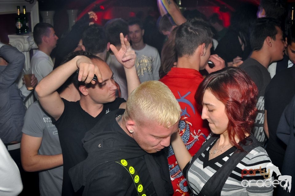 Extravaganza Night Party în Club Atti's,