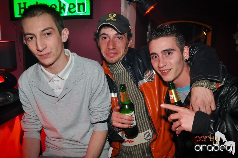 Extravaganza Night Party în Club Atti's,