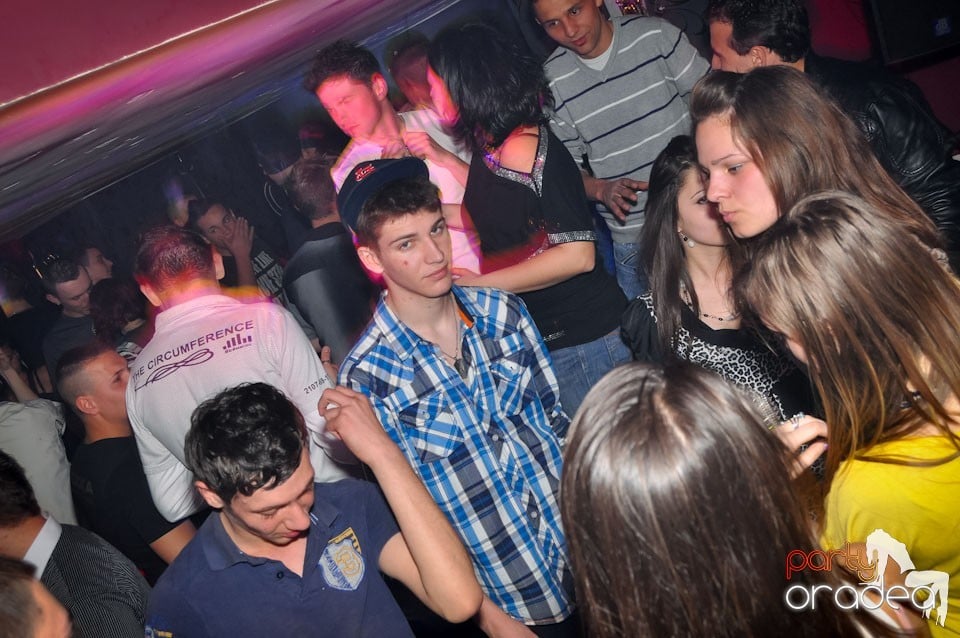 Extravaganza Night Party în Club Atti's,