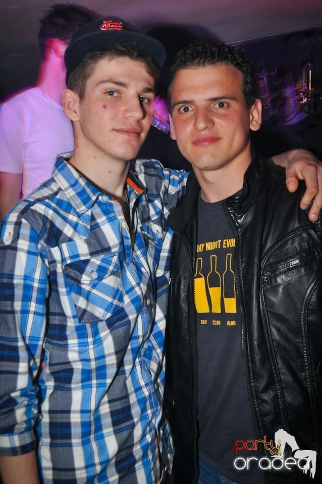 Extravaganza Night Party în Club Atti's,