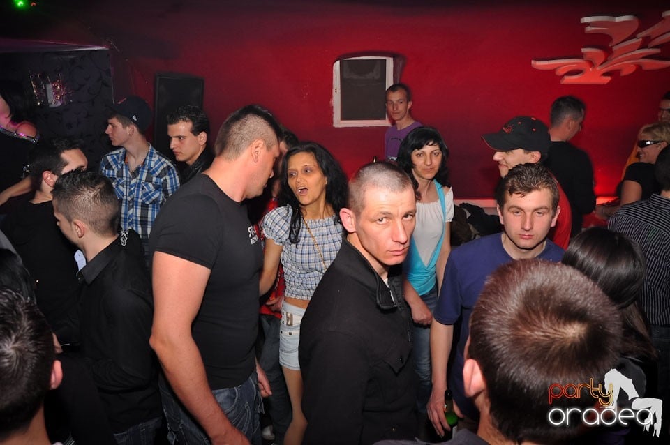 Extravaganza Night Party în Club Atti's,