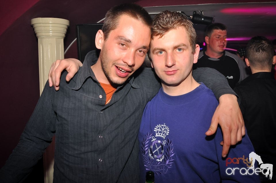 Extravaganza Night Party în Club Atti's,
