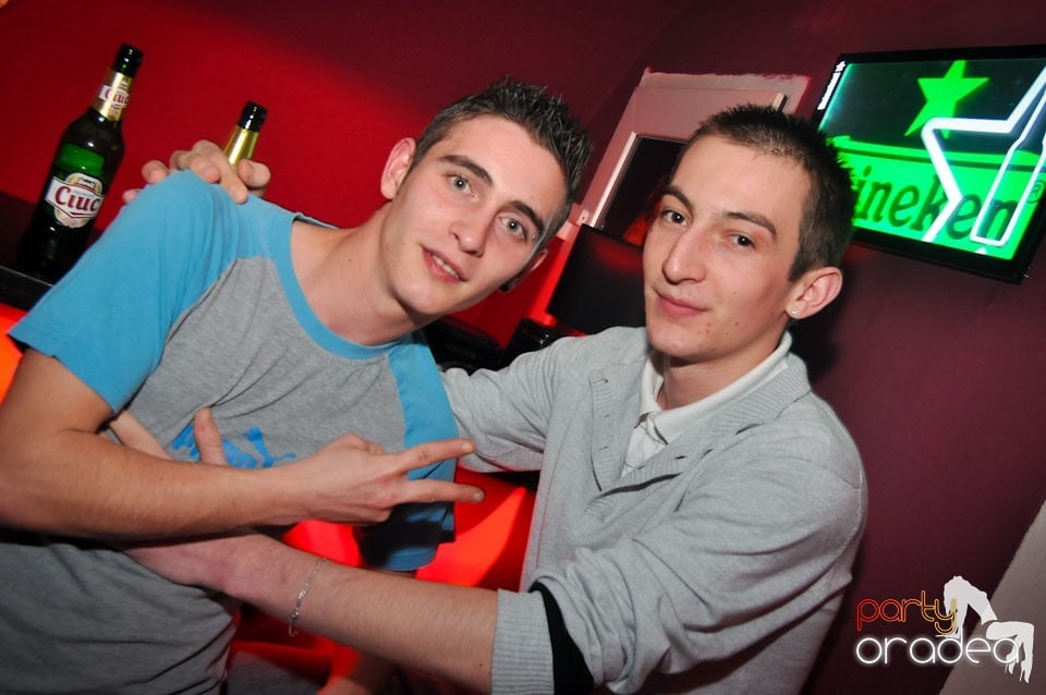 Extravaganza Night Party în Club Atti's,
