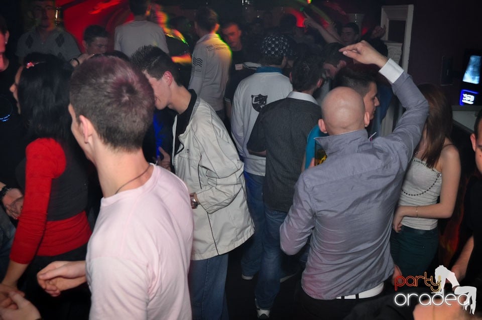 Extravaganza Night Party în Club Atti's,