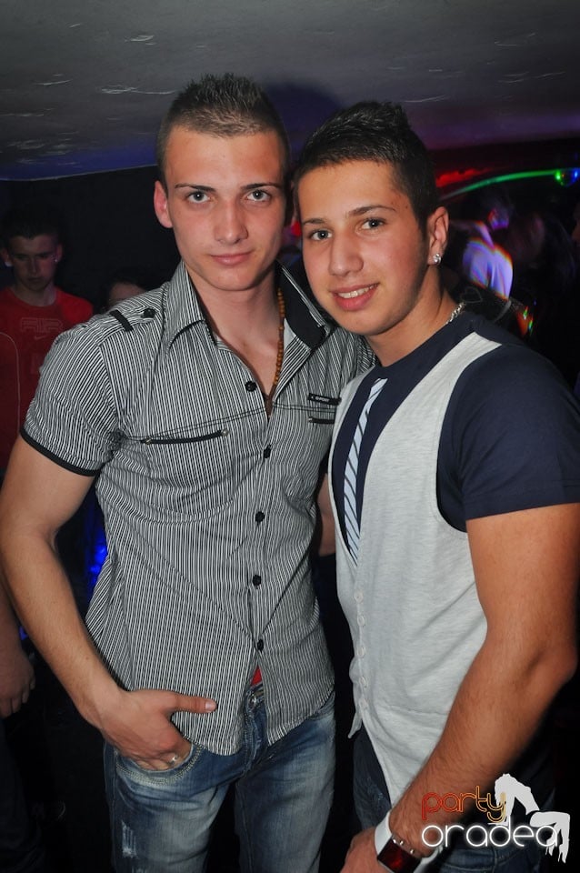 Extravaganza Night Party în Club Atti's,