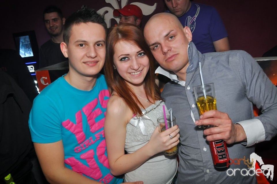 Extravaganza Night Party în Club Atti's,