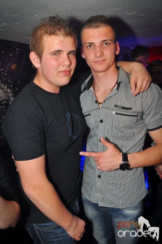 Extravaganza Night Party în Club Atti's,