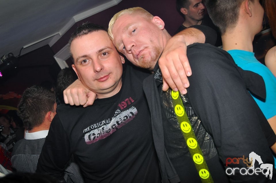Extravaganza Night Party în Club Atti's,