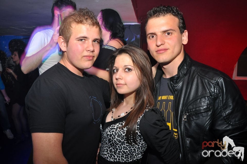 Extravaganza Night Party în Club Atti's,