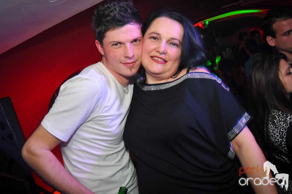 Extravaganza Night Party în Club Atti's,