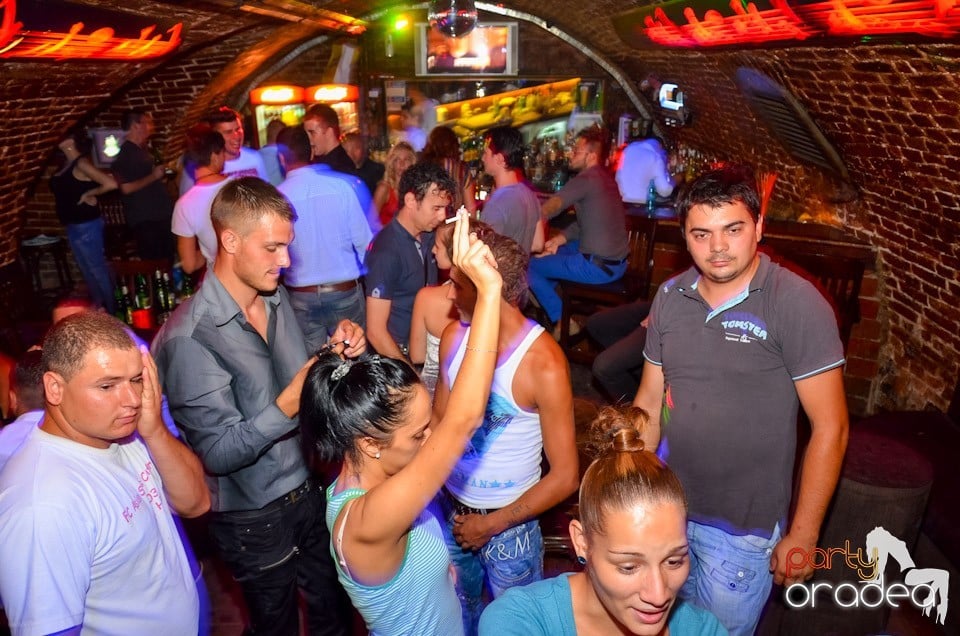 Feel the Beat în Club Escape!, 