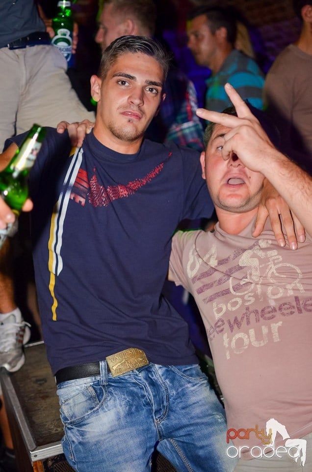 Feel the Beat în Club Escape!, 