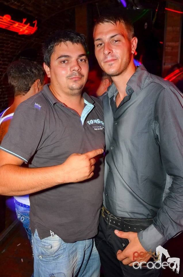 Feel the Beat în Club Escape!, 