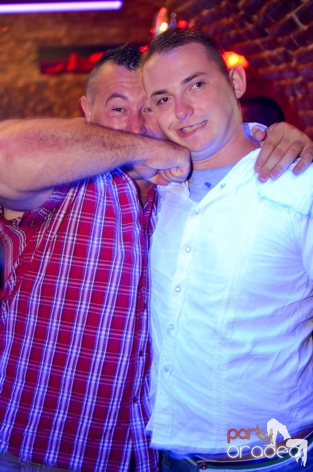 Feel the Beat în Club Escape!, 