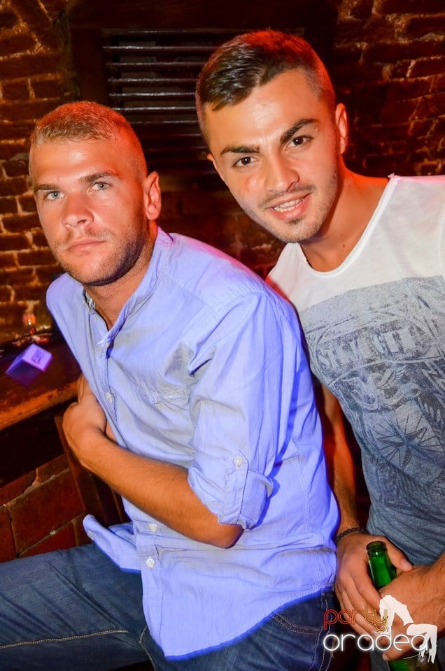 Feel the Beat în Club Escape!, 