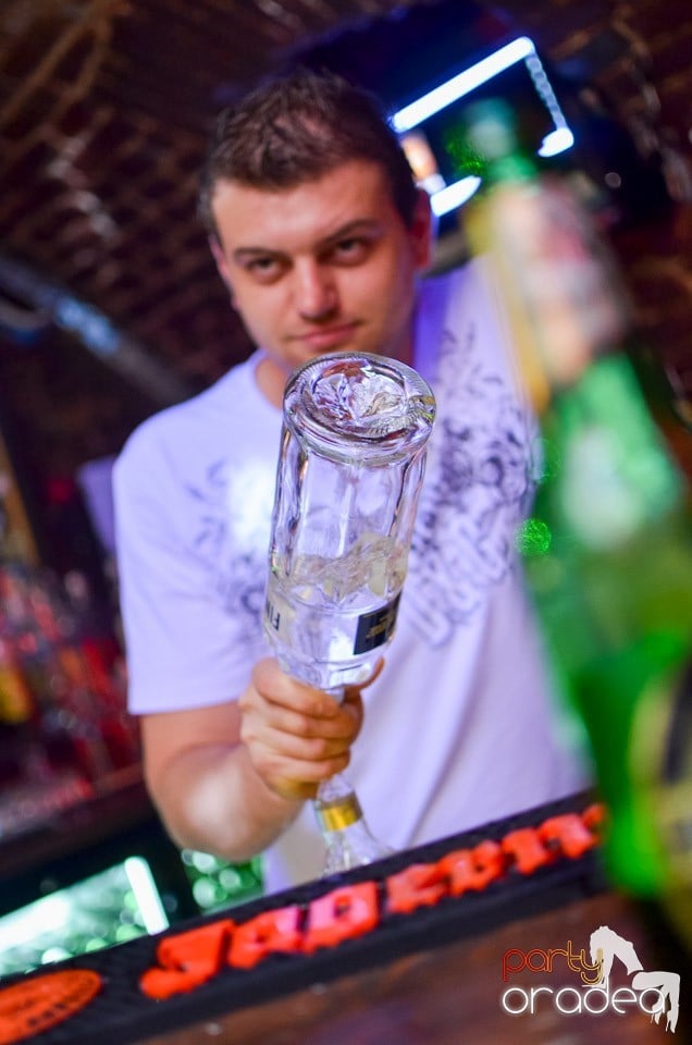 Feel the Beat în Club Escape!, 