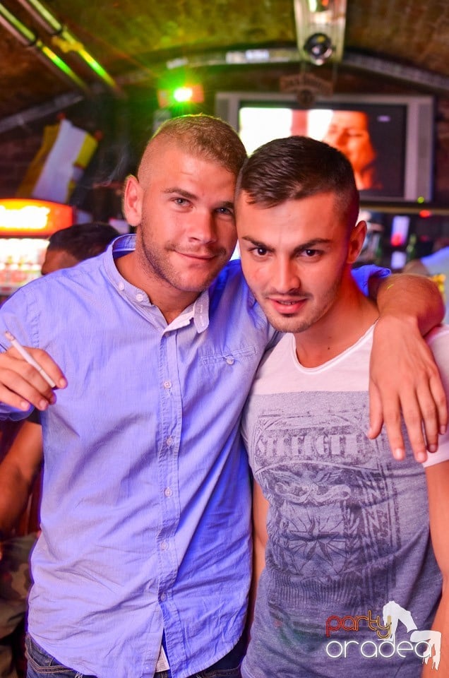 Feel the Beat în Club Escape!, 