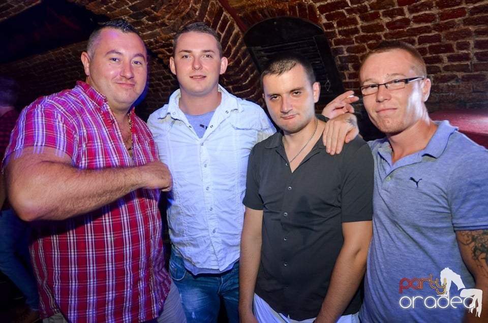 Feel the Beat în Club Escape!, 