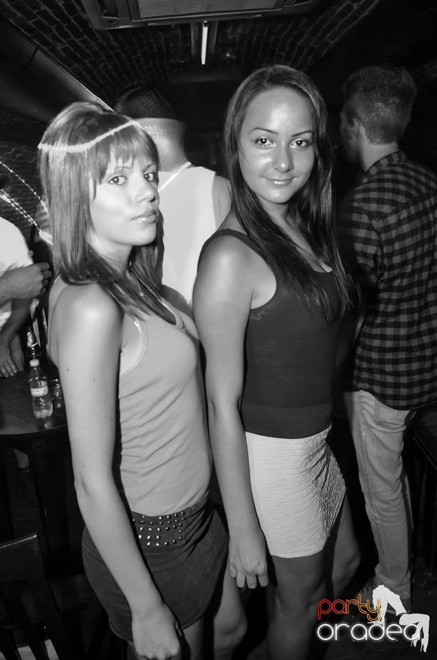 Feel the Beat în Club Escape!, 