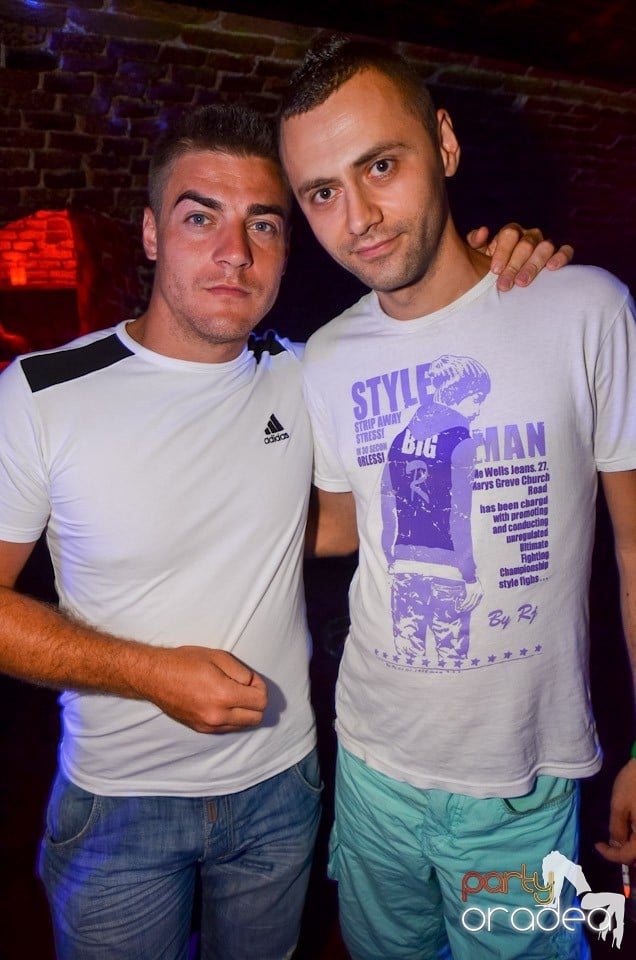 Feel the Beat în Club Escape!, 