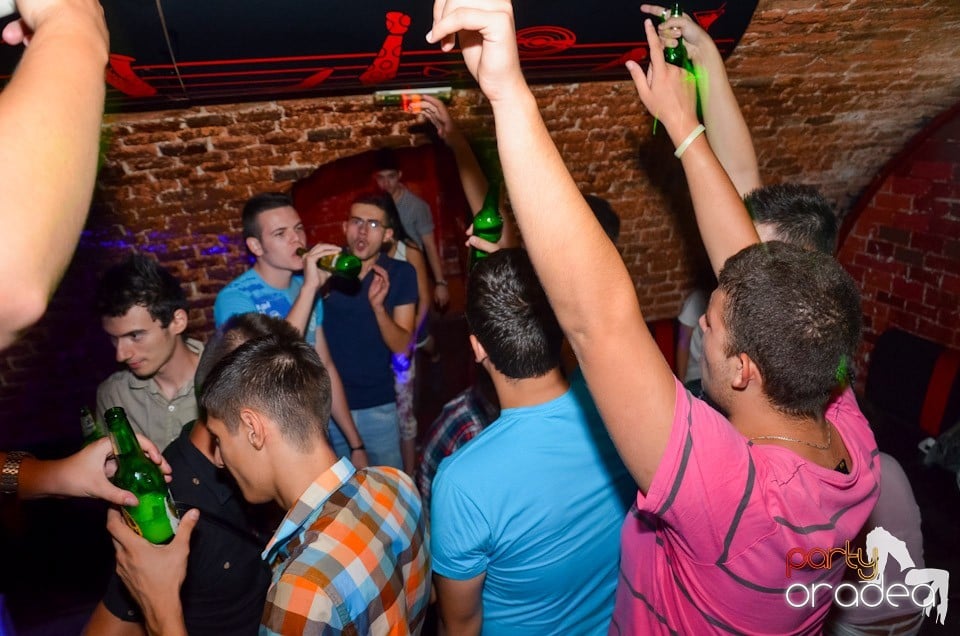 Feel the Beat în Club Escape!, 