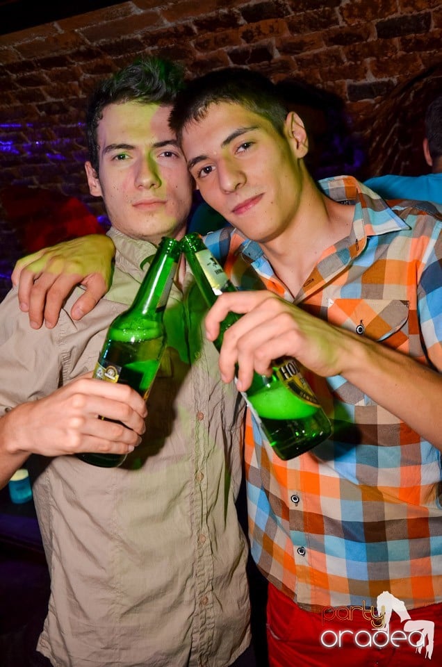 Feel the Beat în Club Escape!, 