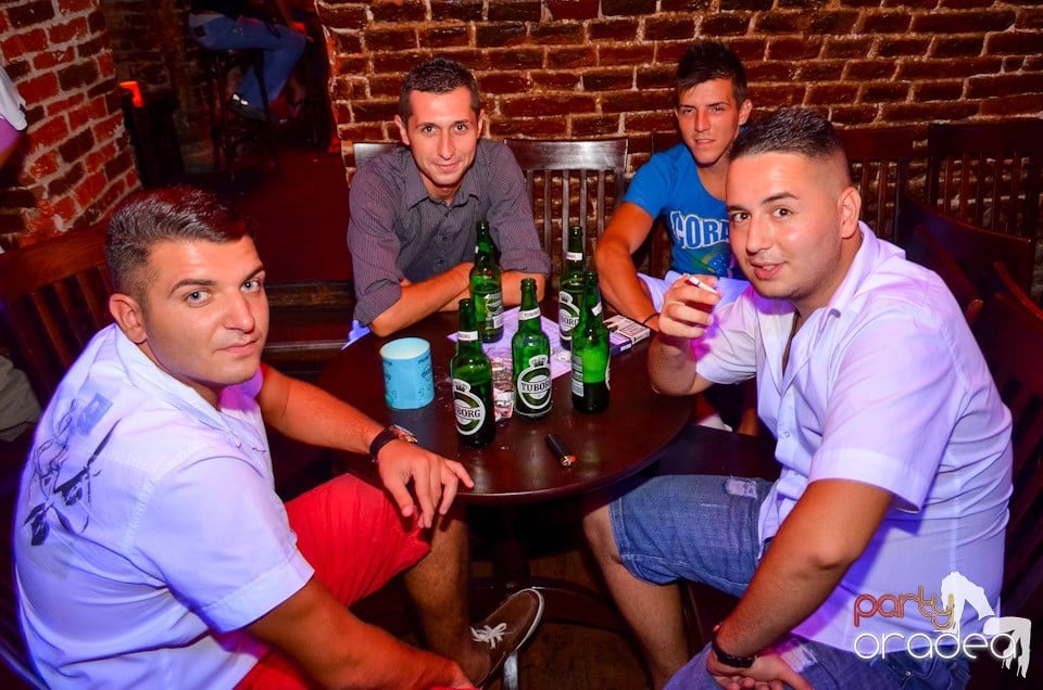 Feel the Beat în Club Escape!, 