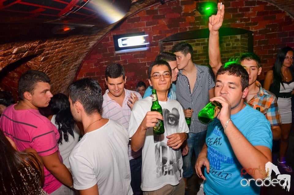 Feel the Beat în Club Escape!, 