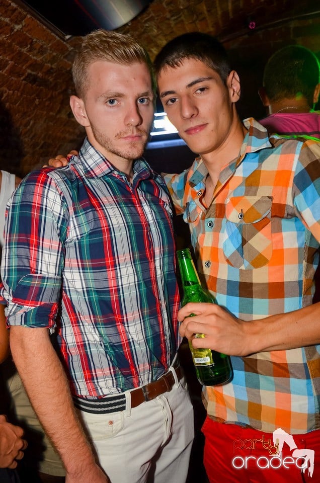 Feel the Beat în Club Escape!, 