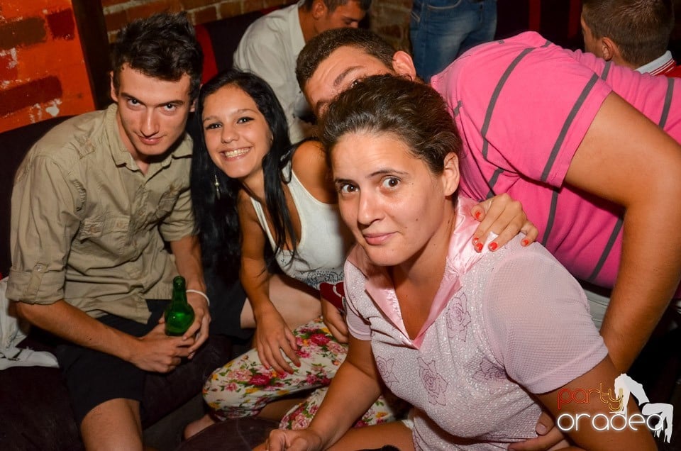 Feel the Beat în Club Escape!, 