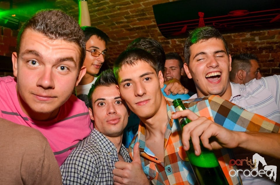 Feel the Beat în Club Escape!, 